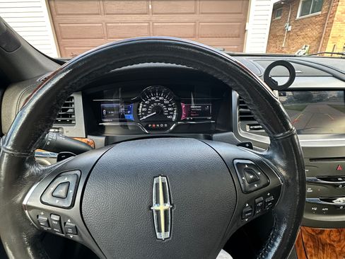 Used 2013 Lincoln MKS AWD image 11