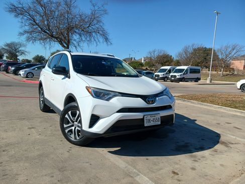 Used 2017 Toyota RAV4 LE image 5