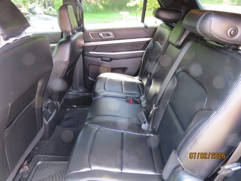 Used 2018 Ford Explorer XLT w/ Equipment Group 202A AWD/4WD image 11