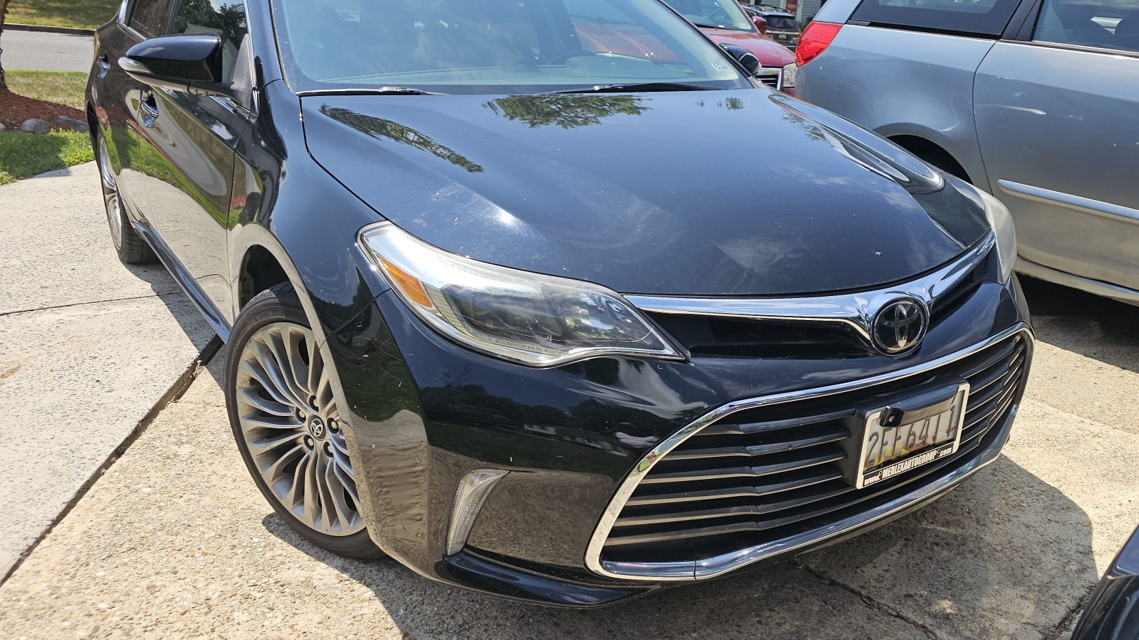 Used 2018 Toyota Avalon Limited w/ All Weather Liner Package FWD image 14