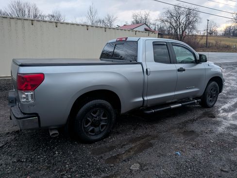 Used 2013 Toyota Tundra 4x4 Double Cab w/ Tow Pkg image 2