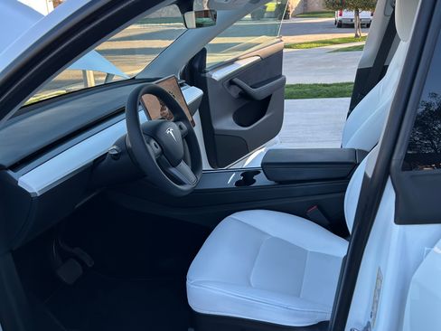 Used 2023 Tesla Model Y Long Range image 16