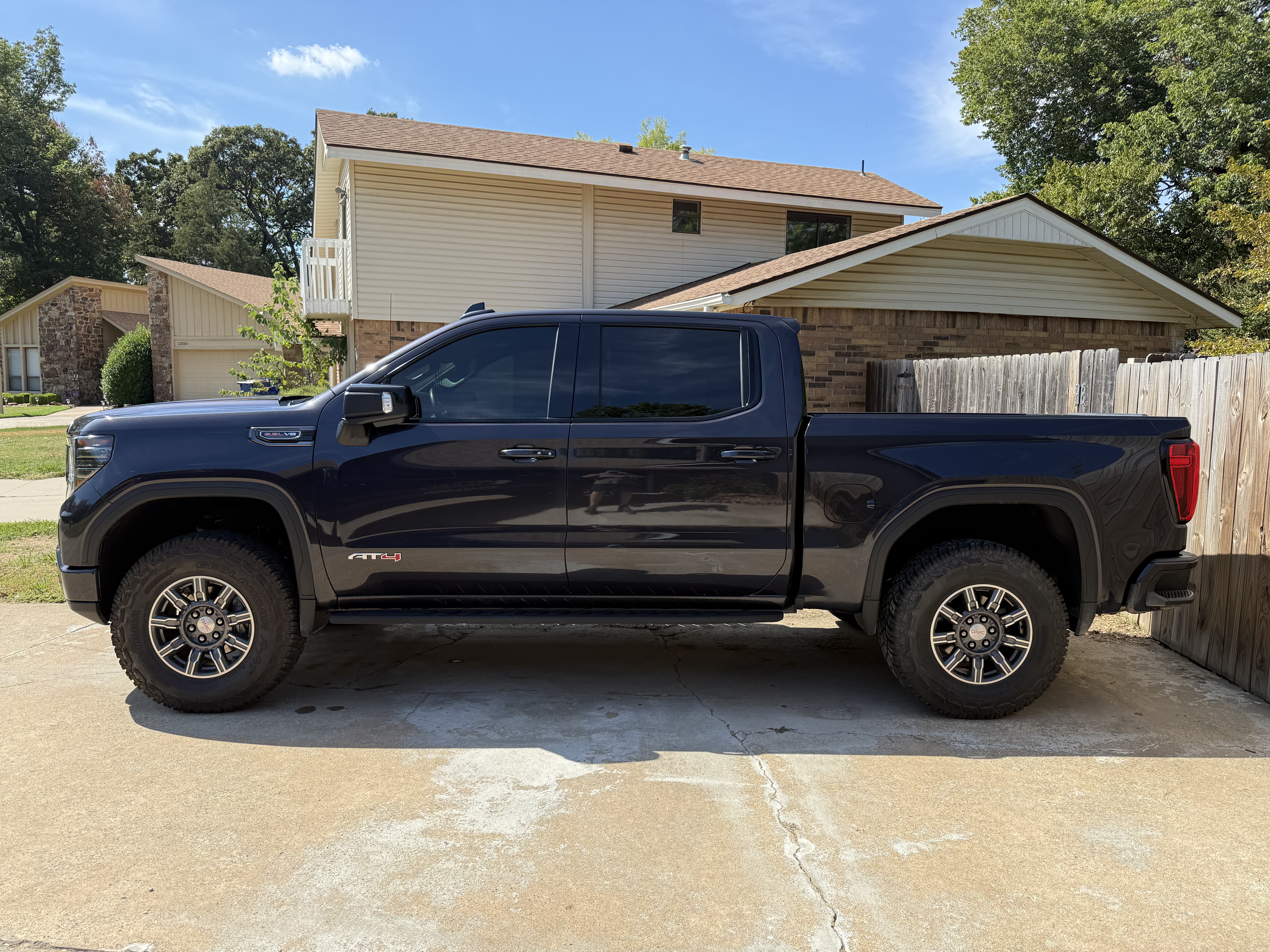 Used 2024 GMC Sierra 1500 AT4 w/ Technology Package AWD/4WD image 4