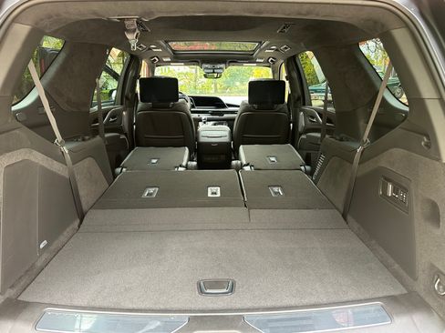 Used 2023 Cadillac Escalade V w/ LPO, ONYX Package image 28