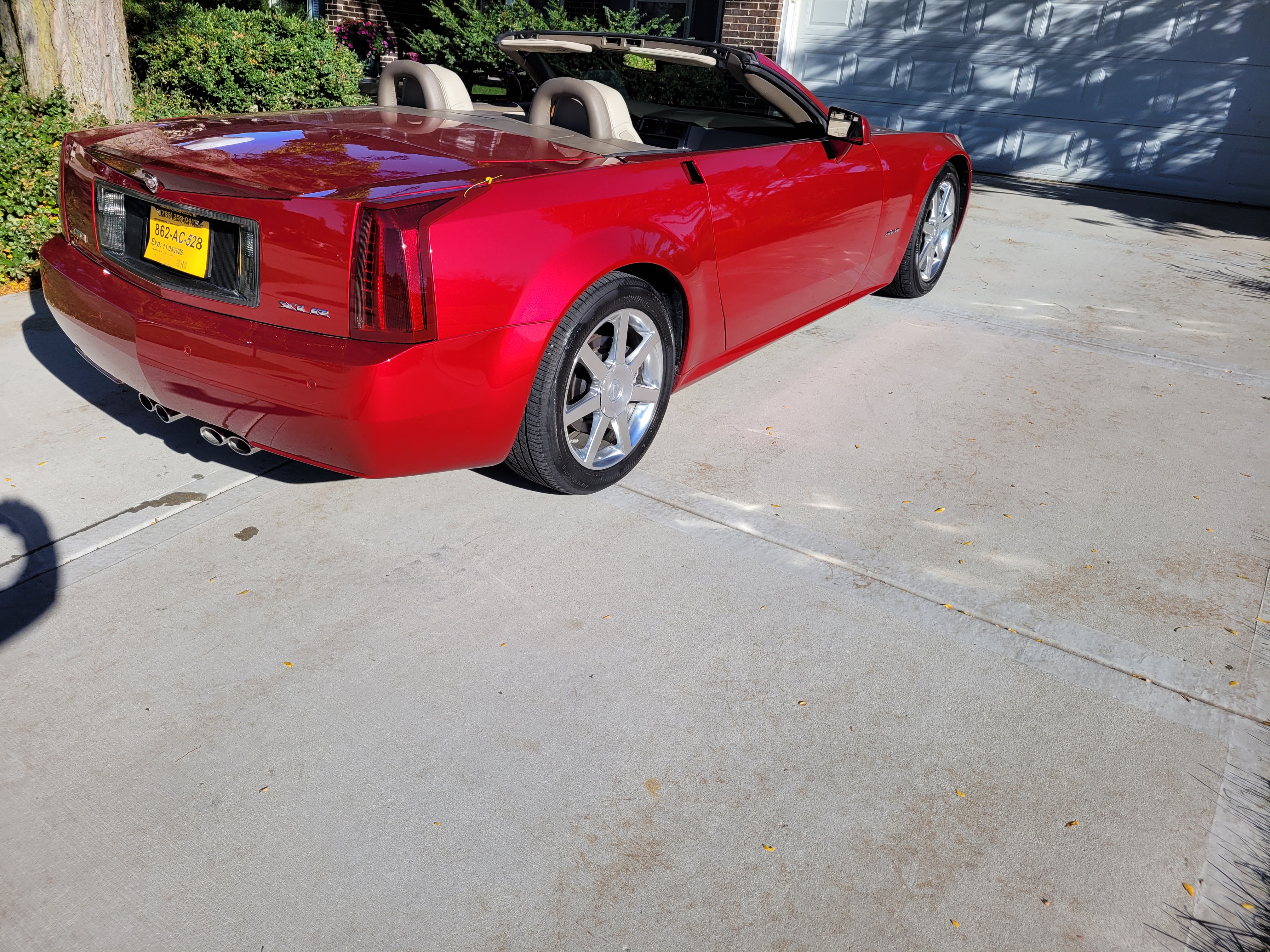 Used 2005 Cadillac XLR RWD image 9