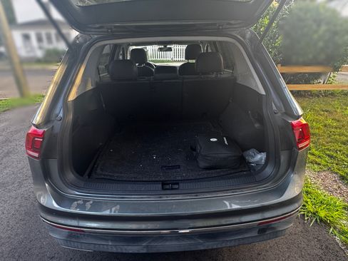 Used 2018 Volkswagen Tiguan SE w/ Panoramic Sunroof Package AWD/4WD image 11