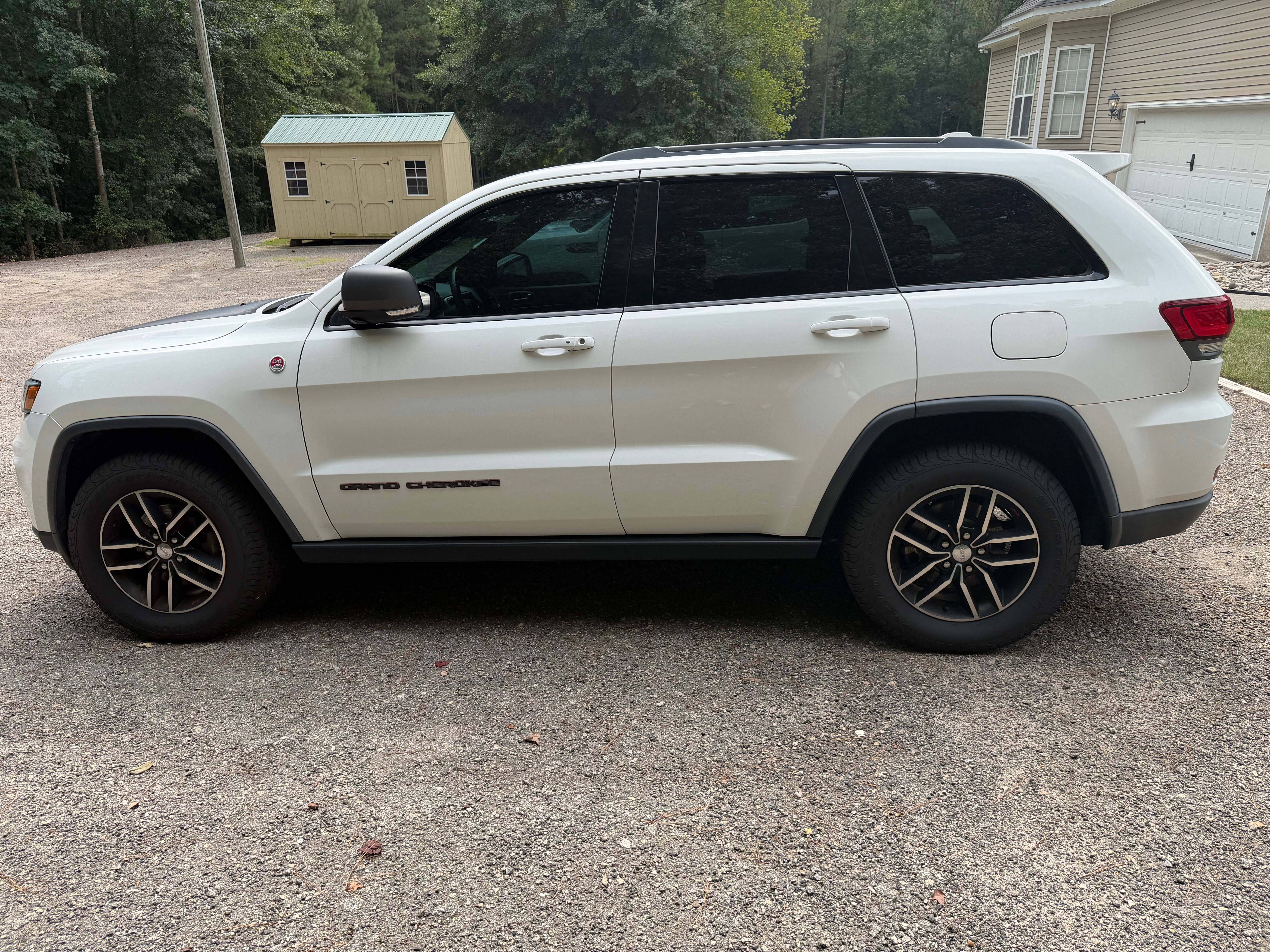 Used 2017 Jeep Grand Cherokee Trailhawk AWD/4WD image 22