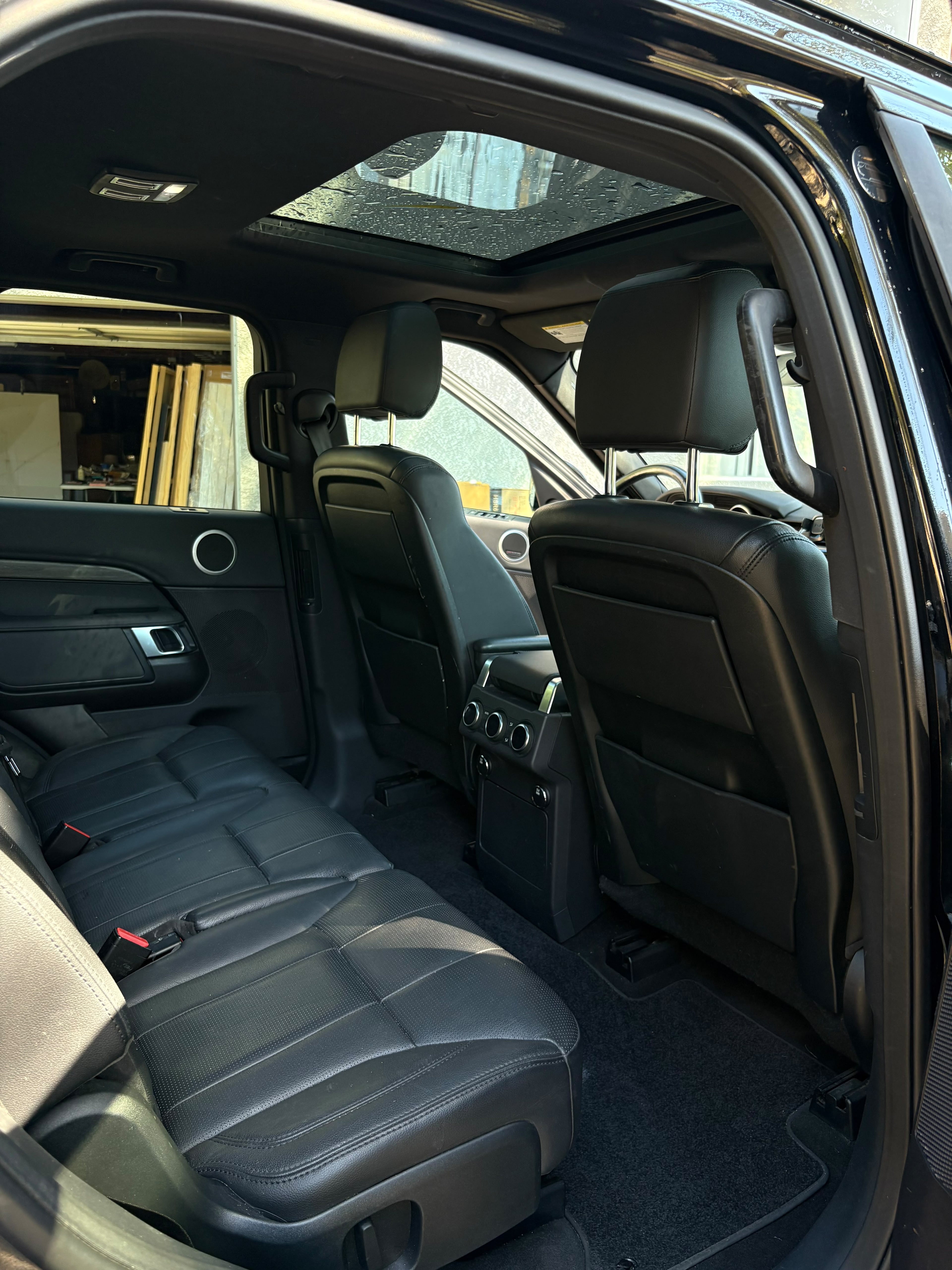 Used 2017 Land Rover Discovery HSE AWD/4WD image 23