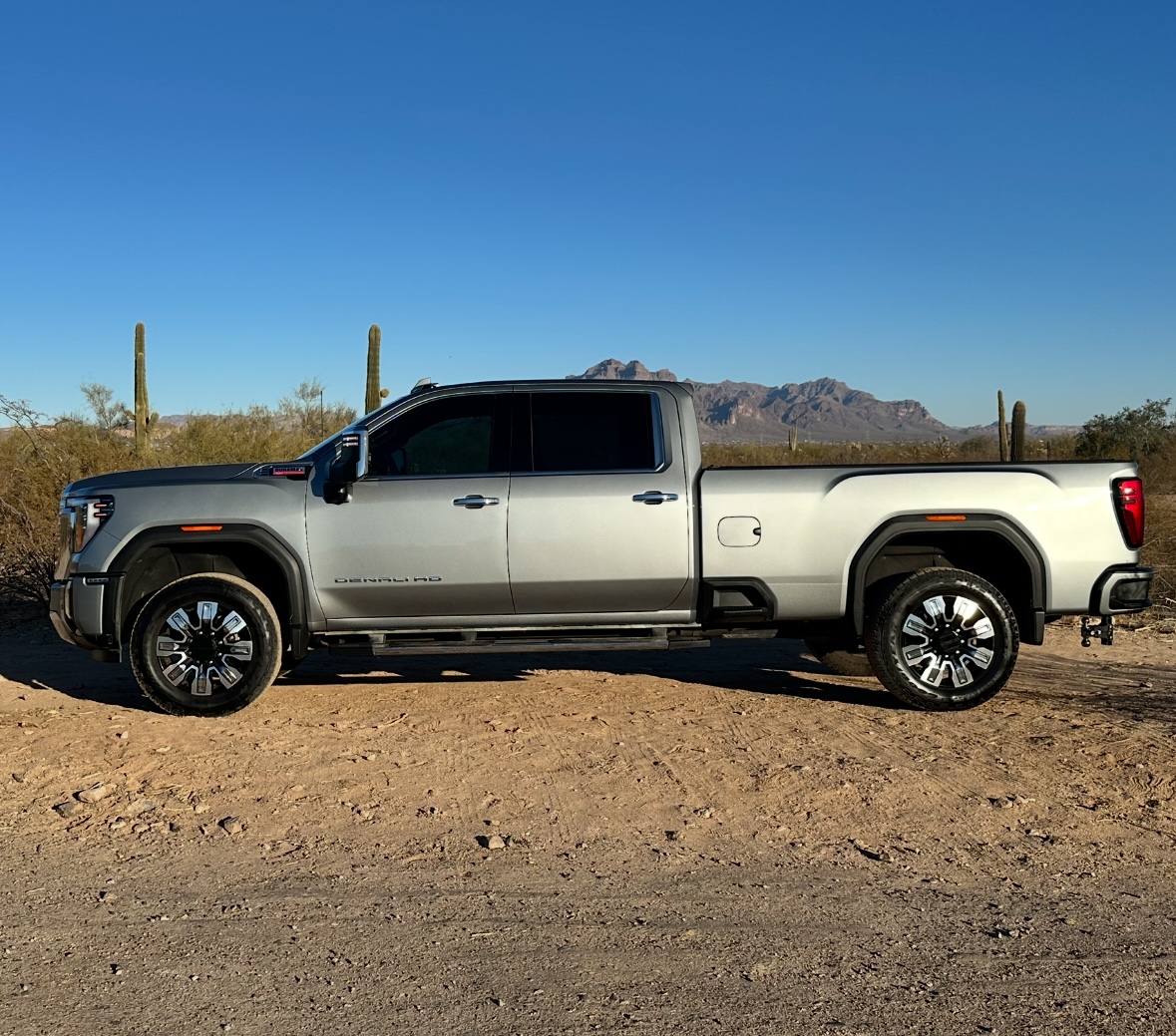 Used 2024 GMC Sierra 3500 Denali w/ Denali Reserve Package AWD/4WD image 2