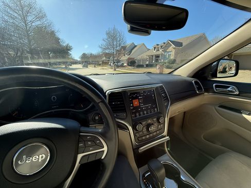 Used 2018 Jeep Grand Cherokee Limited w/ Luxury Group II image 11