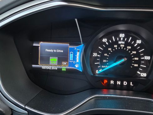 Used 2016 Ford Fusion SE image 12