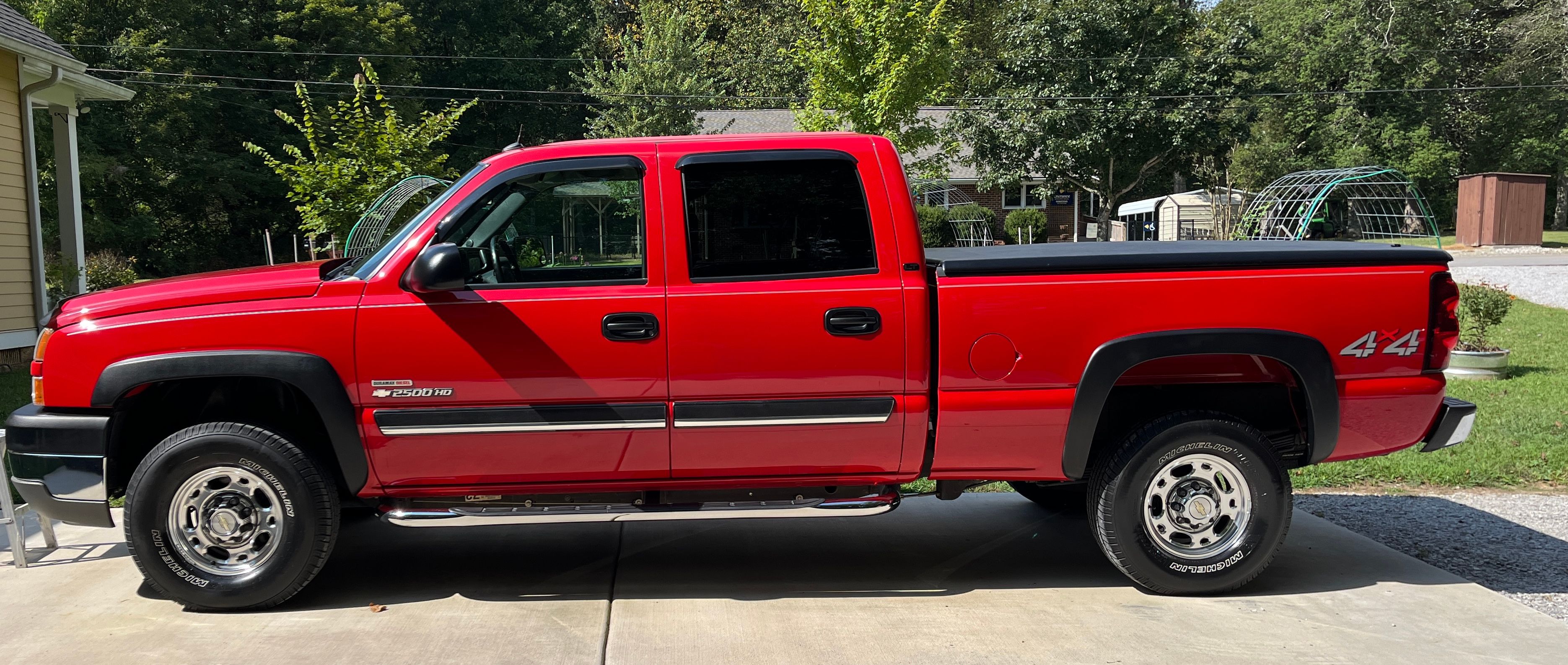 Used 2005 Chevrolet Silverado 2500 LT w/ Heavy-Duty Power Package AWD/4WD image 5