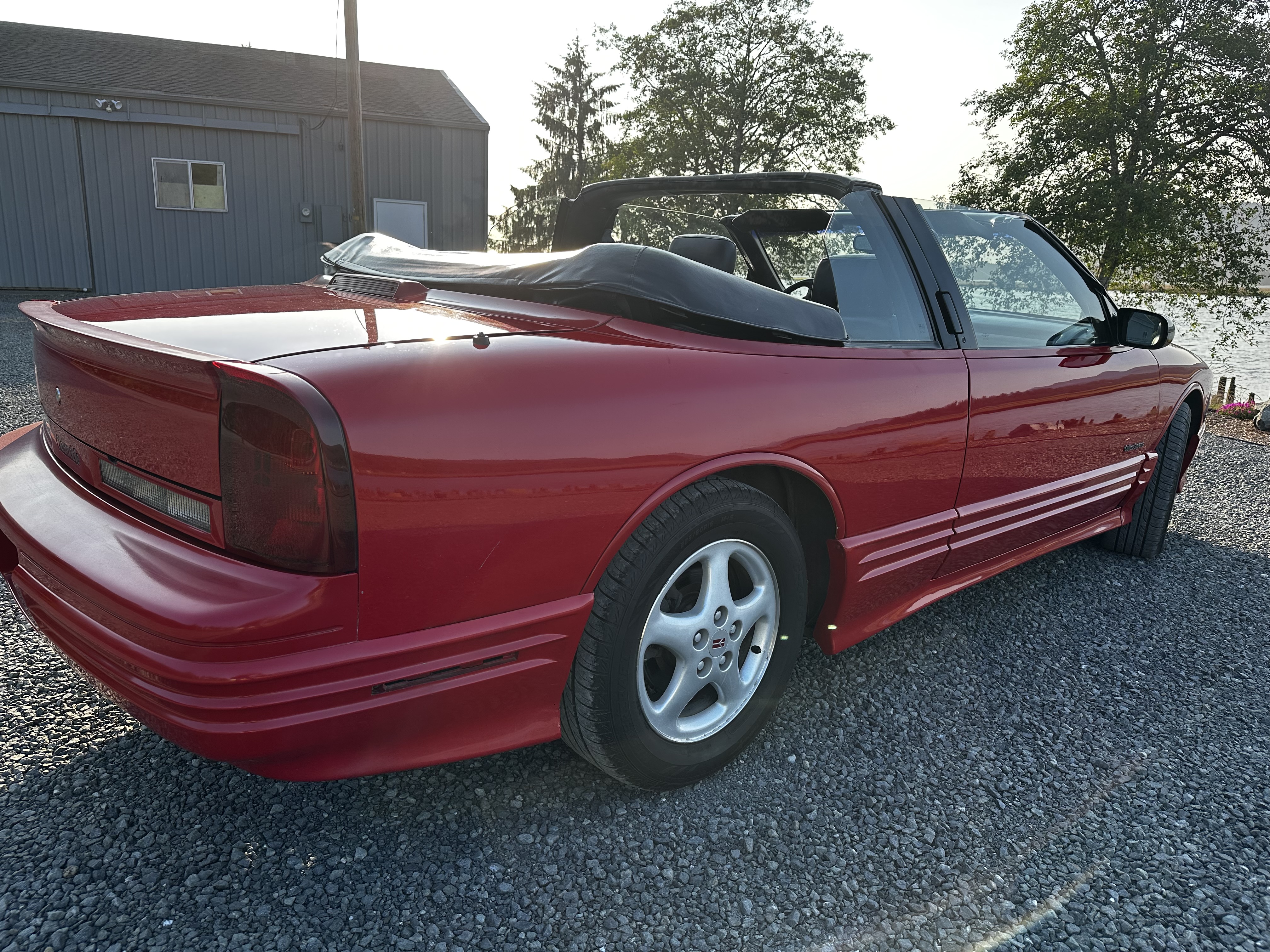 Used 1994 Oldsmobile Cutlass Supreme Convertible FWD image 8