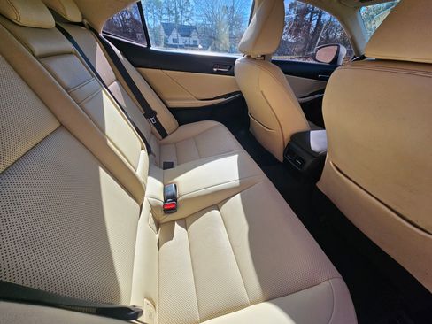 Used 2016 Lexus IS 300 AWD image 16