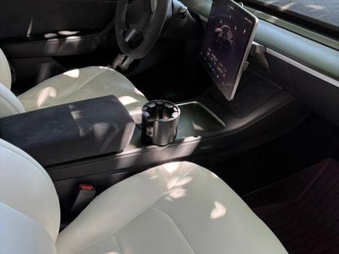 Used 2023 Tesla Model Y Performance AWD/4WD image 10