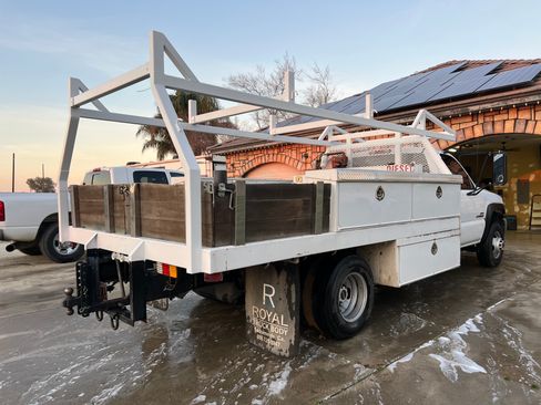 Used 2005 GMC Sierra 3500 W/T w/ Heavy-Duty Power Package image 6