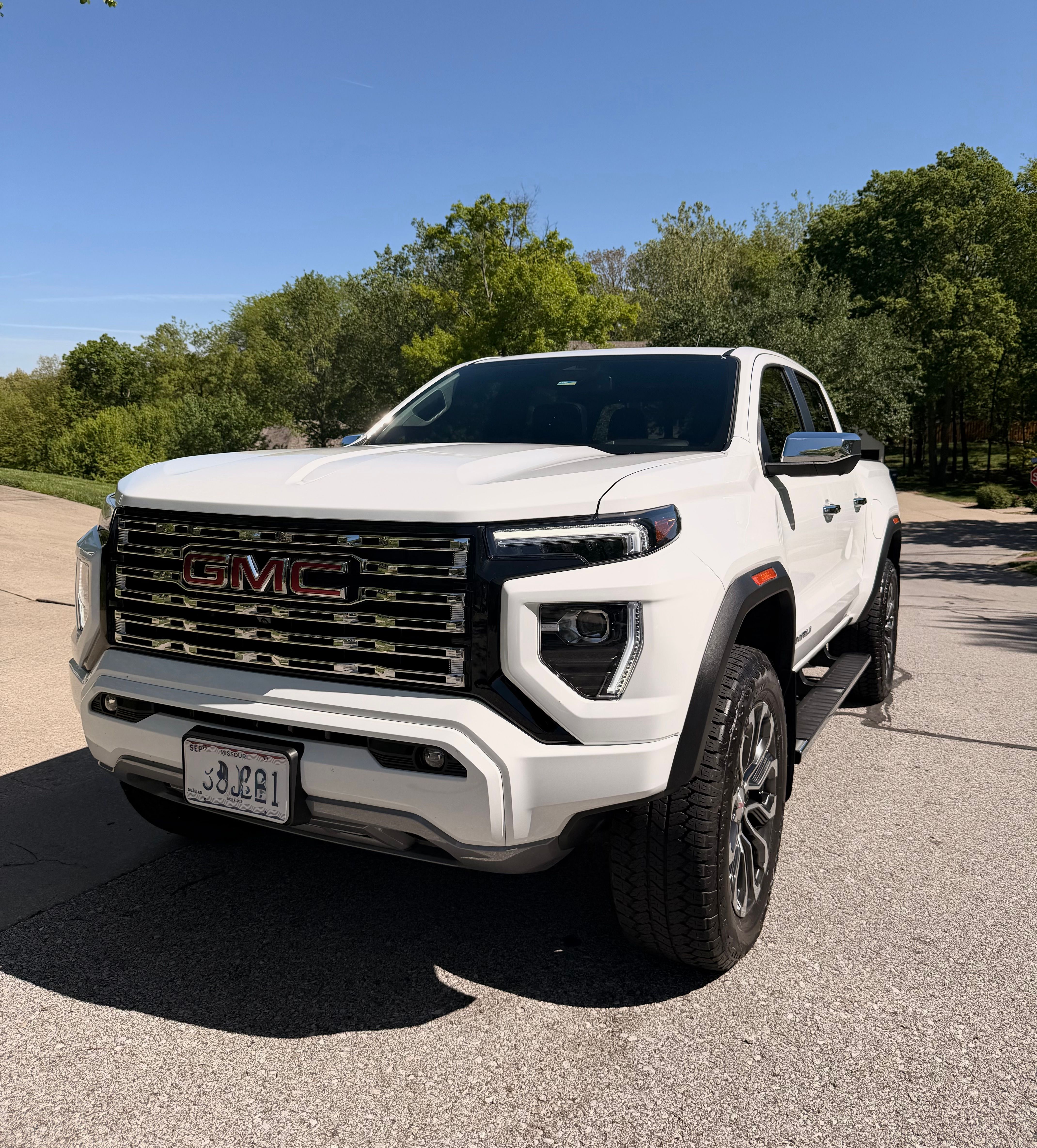 Used 2025 GMC Canyon Denali AWD/4WD image 4