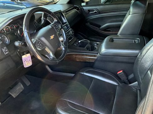 Used 2019 Chevrolet Suburban LT RWD image 8