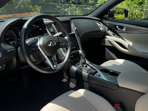 Used 2018 INFINITI Q60 3.0t Luxe w/ Sensory Package 3.0T Luxe image 8
