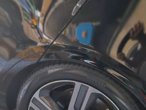 Used 2023 Land Rover Discovery HSE R-Dynamic image 17