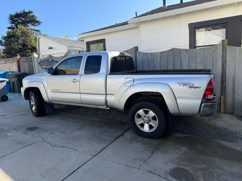 Used 2006 Toyota Tacoma PreRunner w/ TRD Sport Pkg #1 RWD image 1