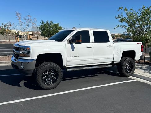 Used 2018 Chevrolet Silverado 1500 LT w/ All Star Edition AWD/4WD image 17