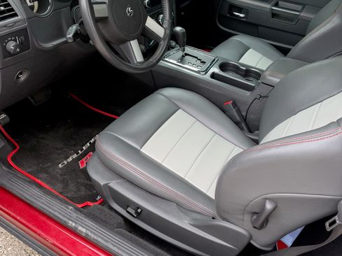 Used 2010 Dodge Challenger R/T RWD image 4