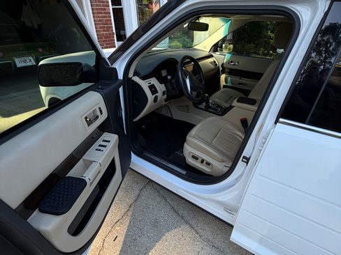 Used 2019 Ford Flex Limited FWD image 5