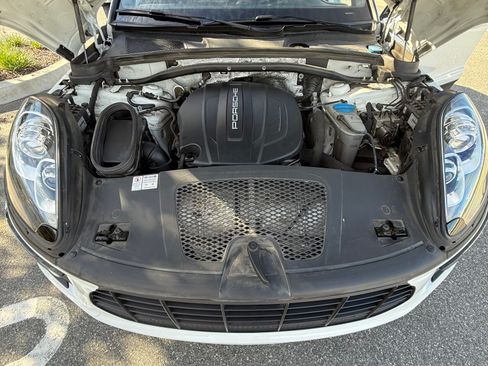 Used 2018 Porsche Macan Sport Edition image 17