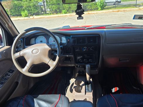 Used 2003 Toyota Tacoma PreRunner image 11