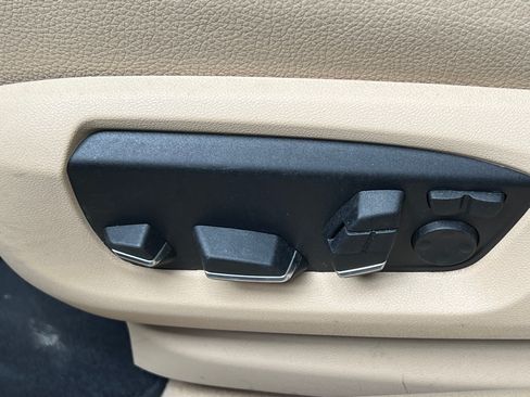 Used 2015 BMW 550i xDrive Sedan AWD/4WD image 34