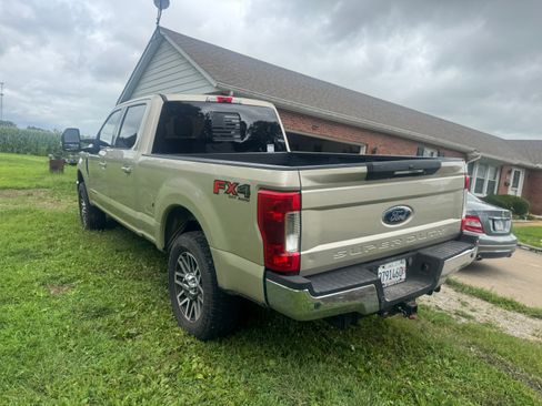 Used 2017 Ford F250 Lariat w/ Lariat Ultimate Package AWD/4WD image 10