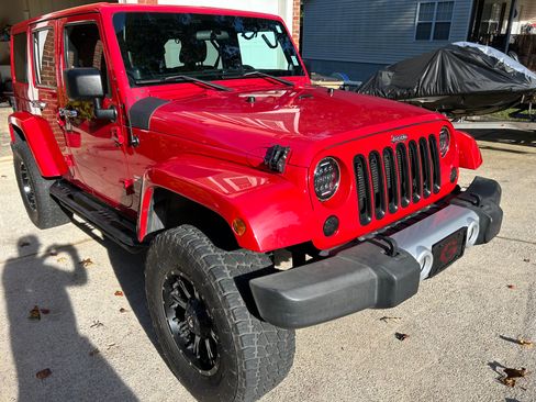 Used 2012 Jeep Wrangler Unlimited Sahara image 4