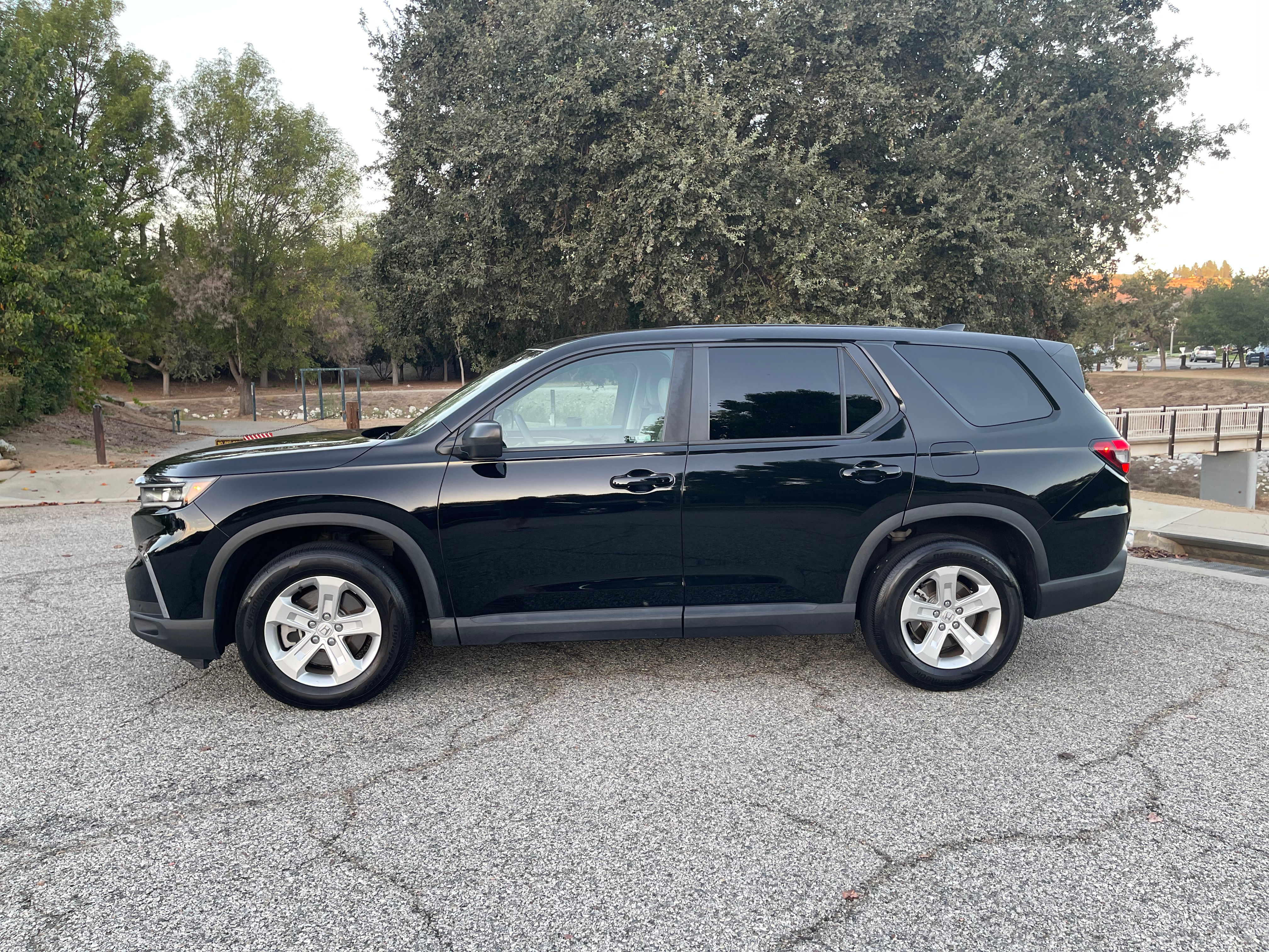 Used 2023 Honda Pilot LX image 4