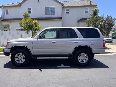 Used 1999 Toyota 4Runner SR5 w/ Upgrade Value Pkg 4 AWD/4WD image 1