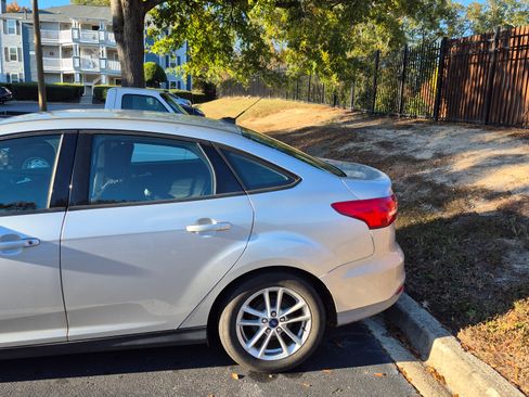 Used 2018 Ford Focus SE image 5