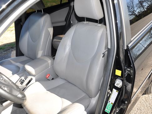 Used 2011 Toyota RAV4 Limited image 24