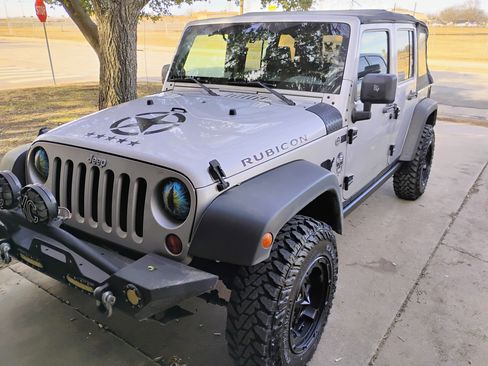 Used 2010 Jeep Wrangler Unlimited Rubicon w/ Trailer Tow Group image 2