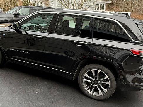 Used 2023 Jeep Grand Cherokee Overland w/ Advanced Protech Group III image 6