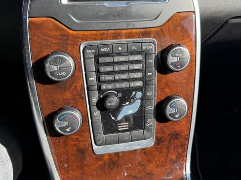 Used 2014 Volvo XC70 3.2 image 12