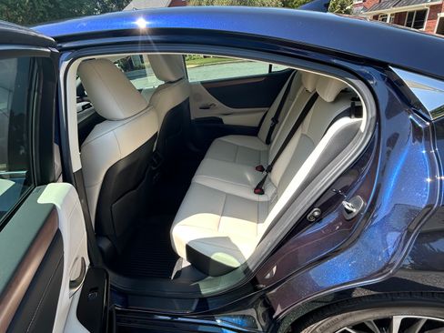 Used 2025 Lexus ES 350 w/ Premium Package FWD image 14