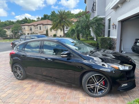 Used 2017 Ford Focus ST image 1