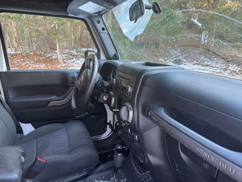 Used 2012 Jeep Wrangler Sport image 9