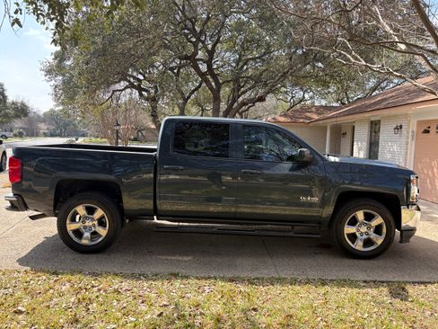 Used 2017 Chevrolet Silverado 1500 LT w/ Texas Edition image 2
