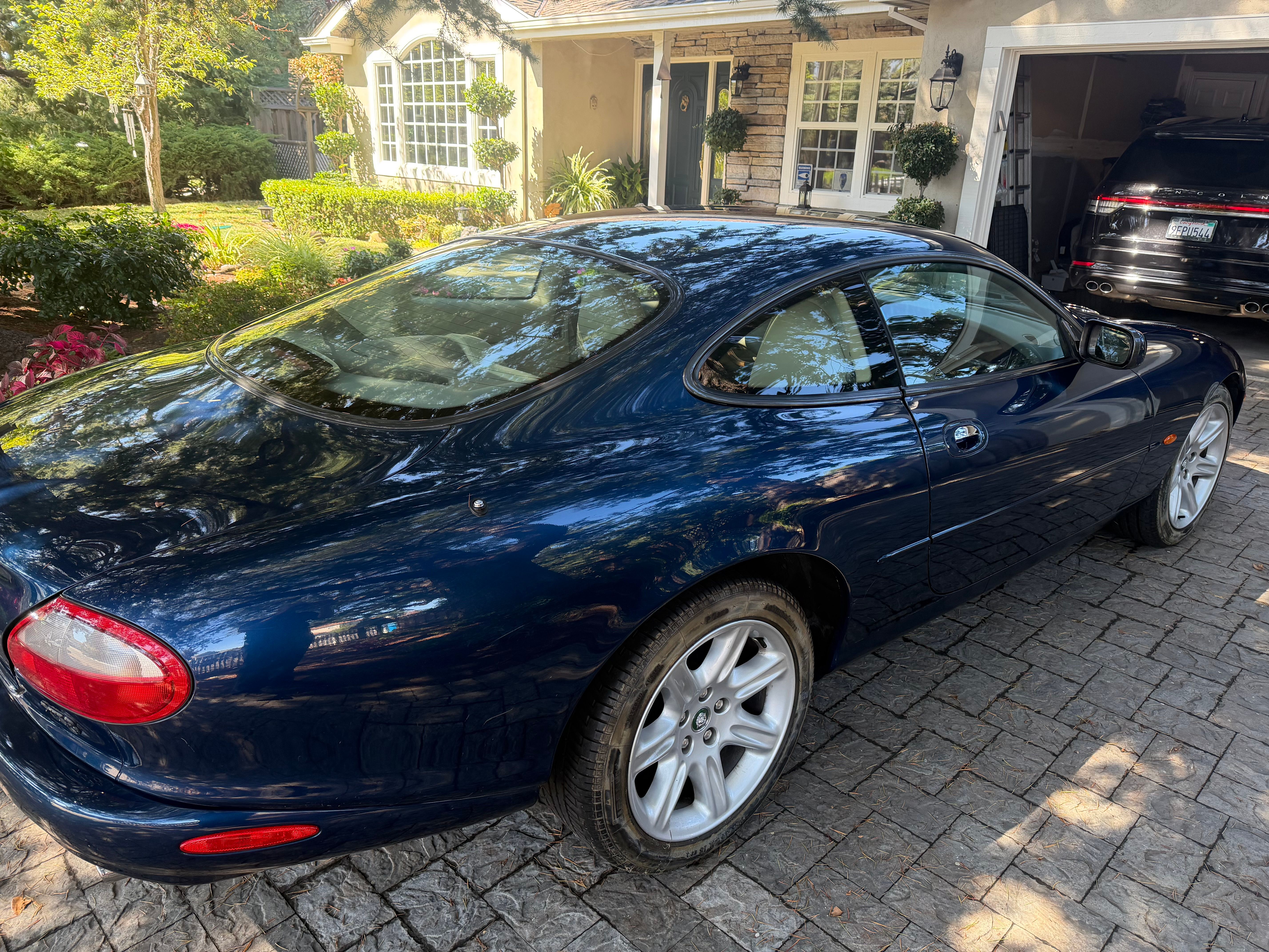 Used 1997 Jaguar XK8 Coupe RWD image 2