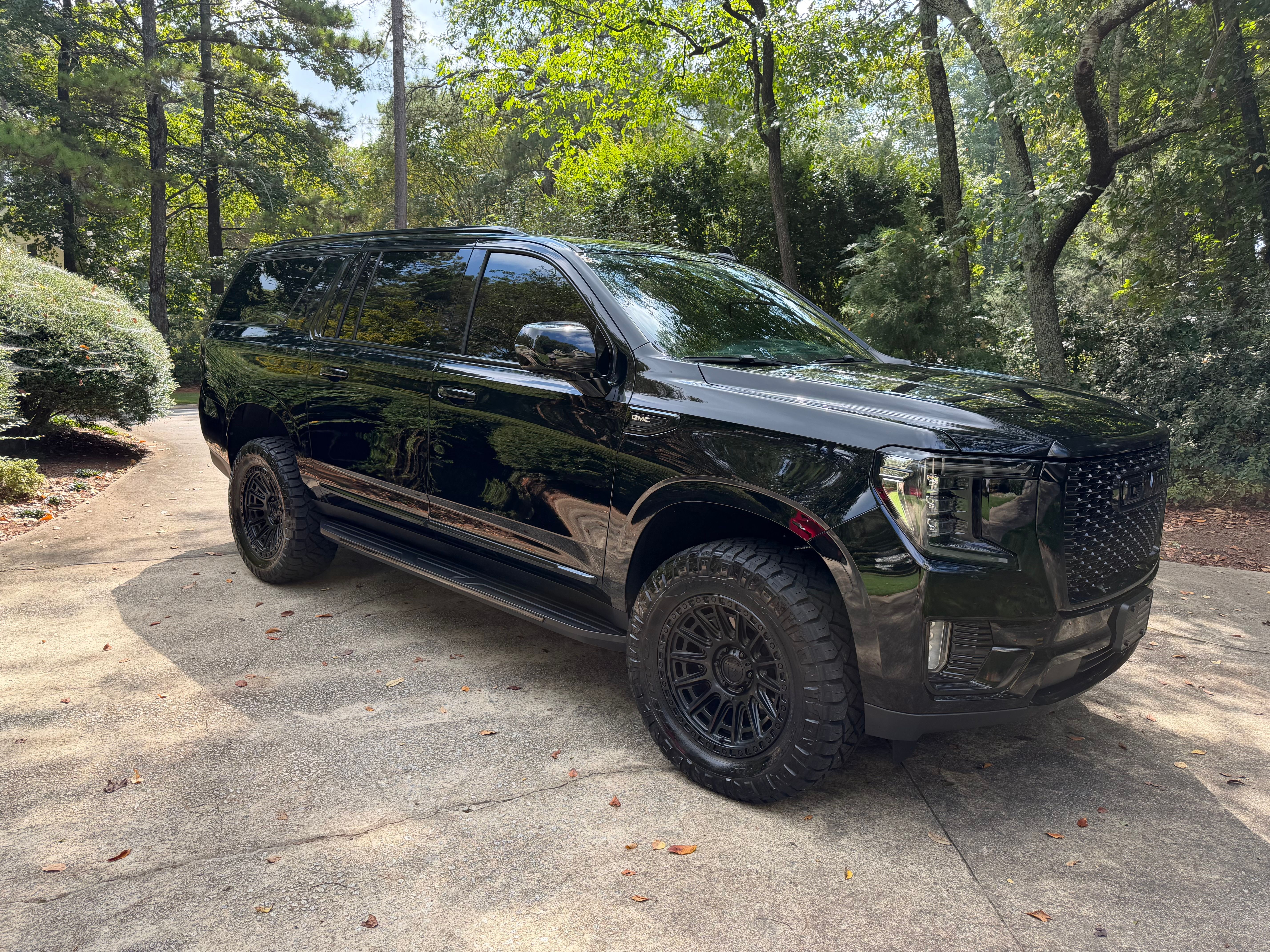 Used 2023 GMC Yukon XL Denali AWD/4WD image 11