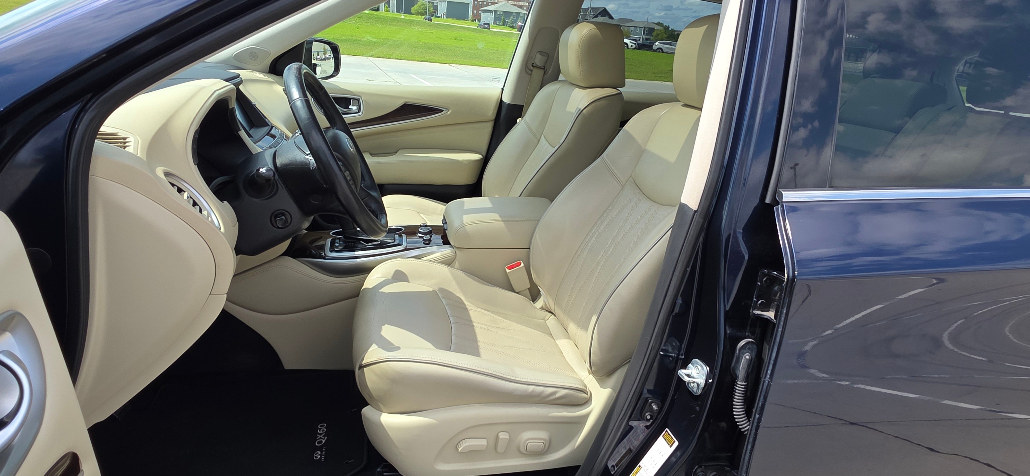 Used 2017 INFINITI QX60 Luxe w/ Deluxe Technology Package AWD/4WD image 9