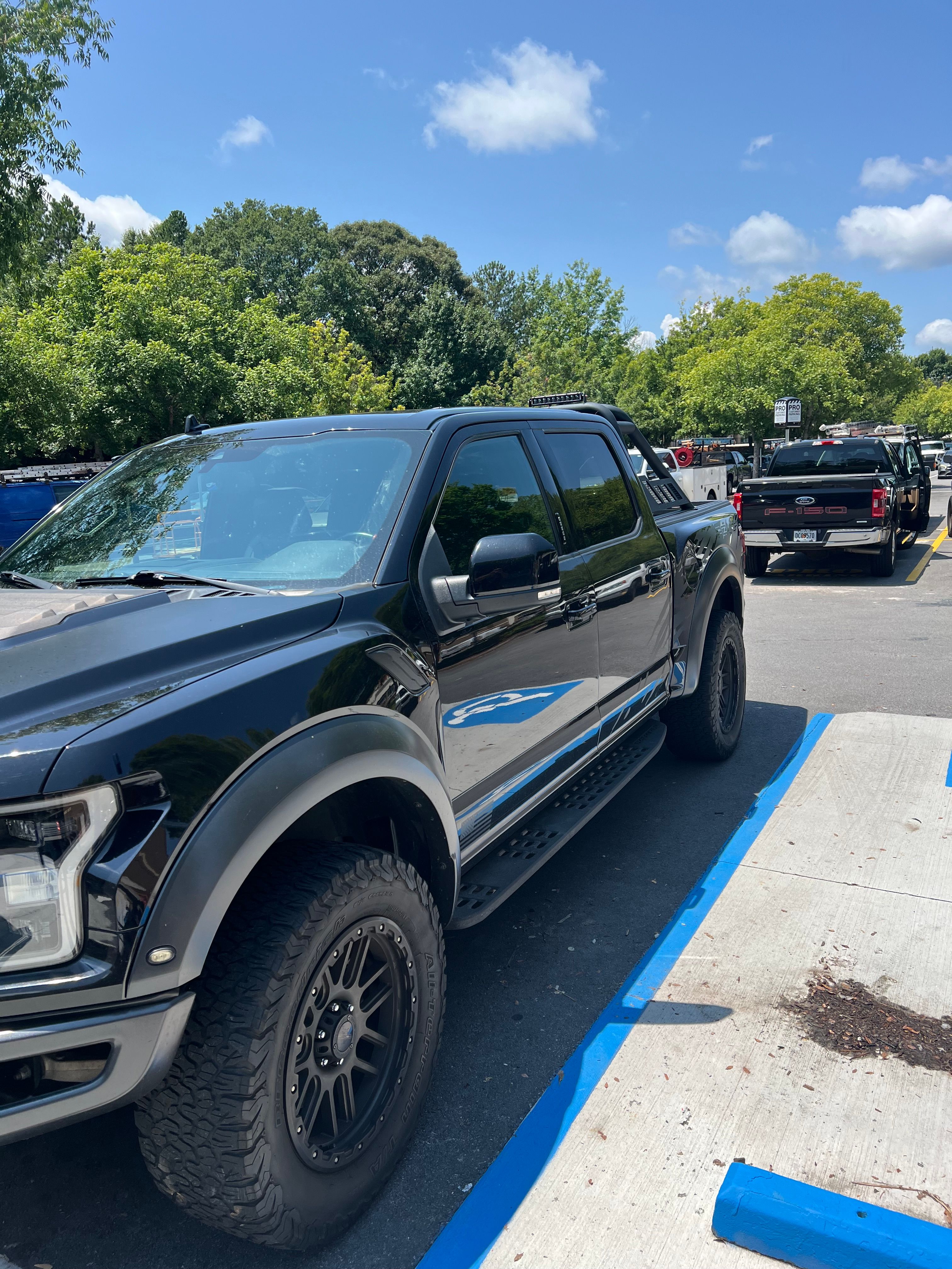 Used 2019 Ford F150 Raptor w/ Equipment Group 802A Luxury AWD/4WD image 8