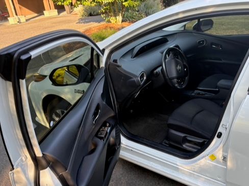 Used 2021 Toyota Prius Prime LE image 11