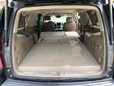 Used 2018 Chevrolet Suburban LT RWD image 10
